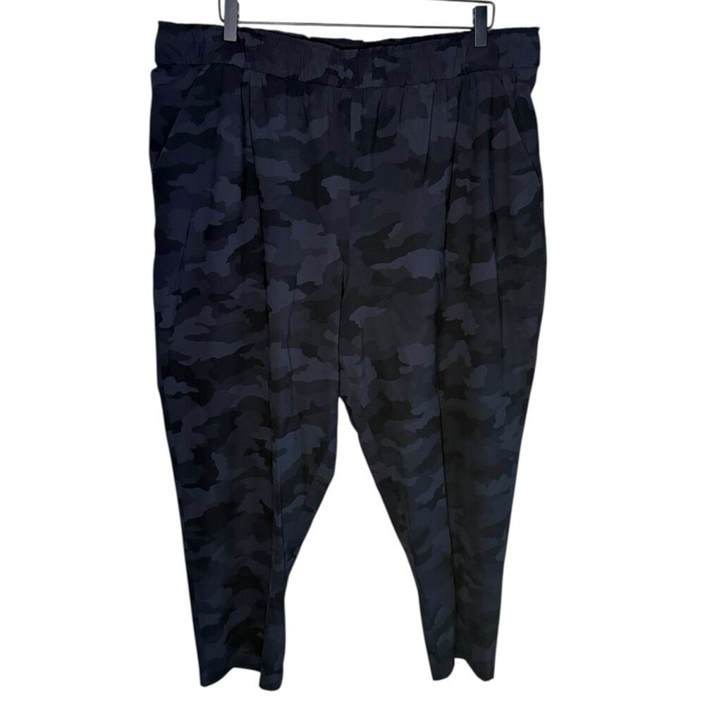 Lululemon Women’s Plus Size 20 Keep Moving Pant 7/8 High-Rise Black Camouflage